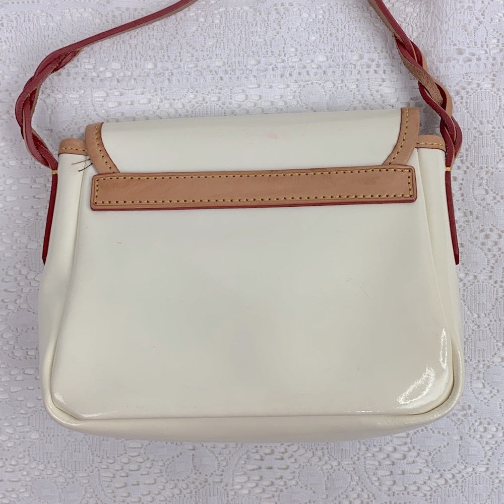 Dooney & Bourke Creme Patent Leather Flap Pleated Crossbody bag Red Lined - Picture 4 of 16